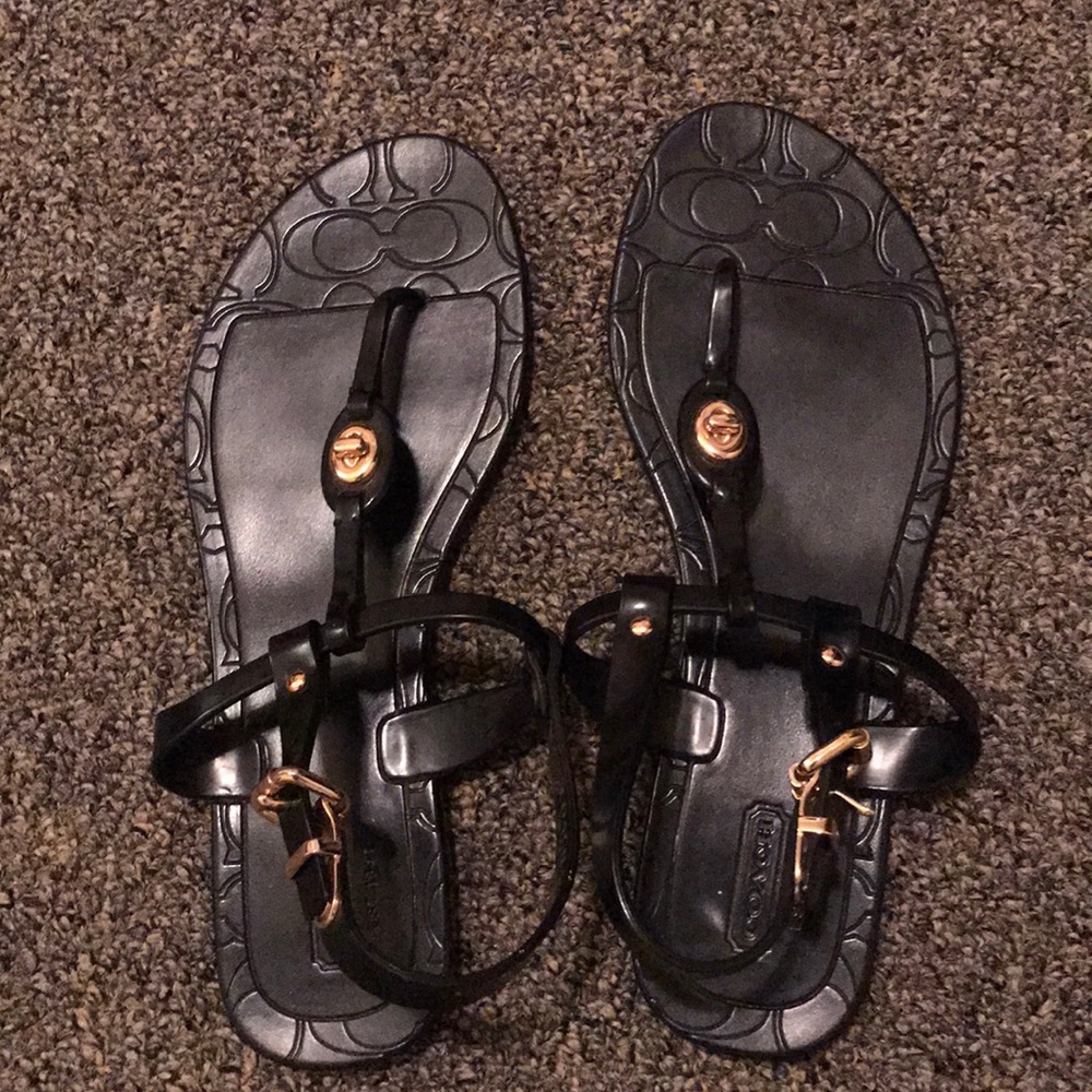 They are too small & tight on my feet.